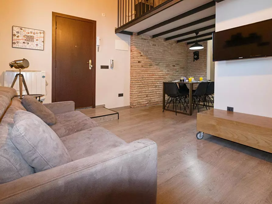 Immagine 10 di Appartamento in affitto  in Carrer del Marroc a Barcelona