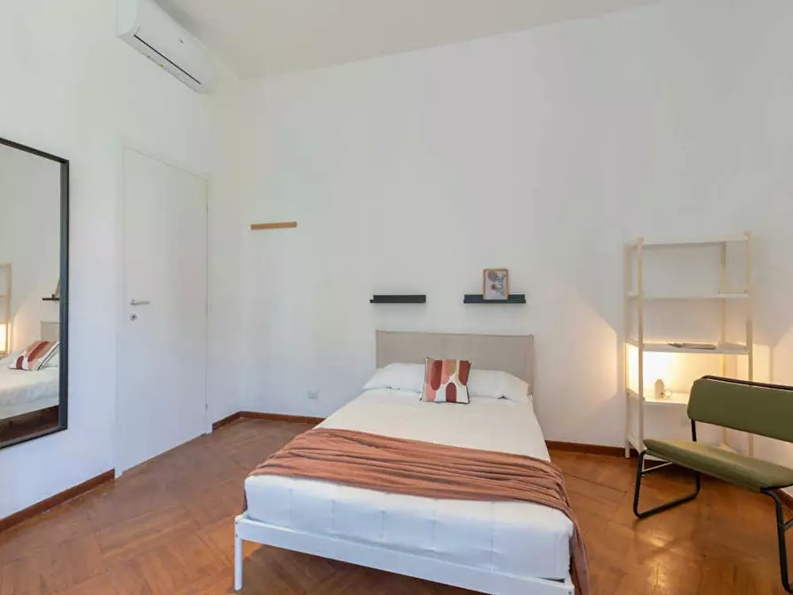 Immagine 2 di Camera in affitto  in Via della Moscova a Milano