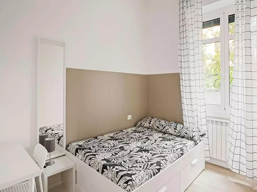 Immagine 2 di Camera in affitto  in Viale Legioni Romane a Milano