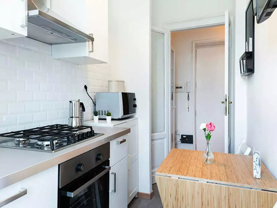 Immagine 9 di Camera in affitto  in Via Francesco Petrarca a Milano