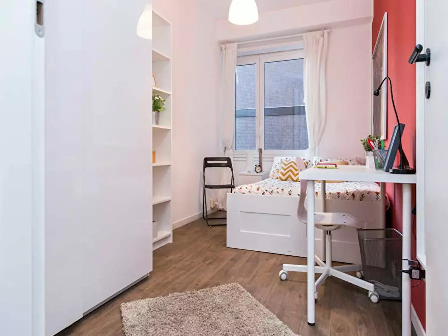 Immagine 2 di Camera in affitto  in Via Antonio Canova a Milano