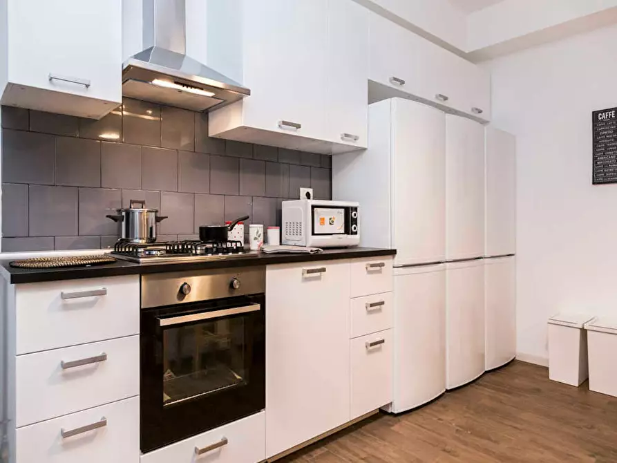 Immagine 6 di Camera in affitto  in Via Antonio Canova a Milano