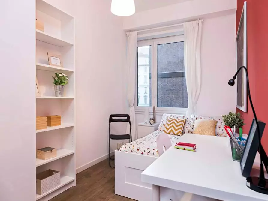 Immagine 5 di Camera in affitto  in Via Antonio Canova a Milano