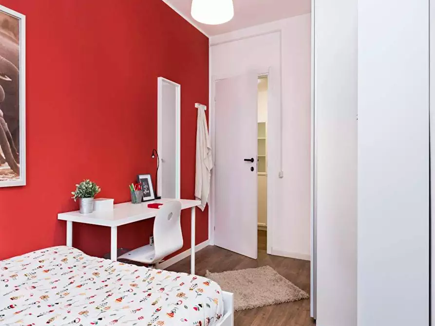 Immagine 2 di Camera in affitto  in Via Antonio Canova a Milano