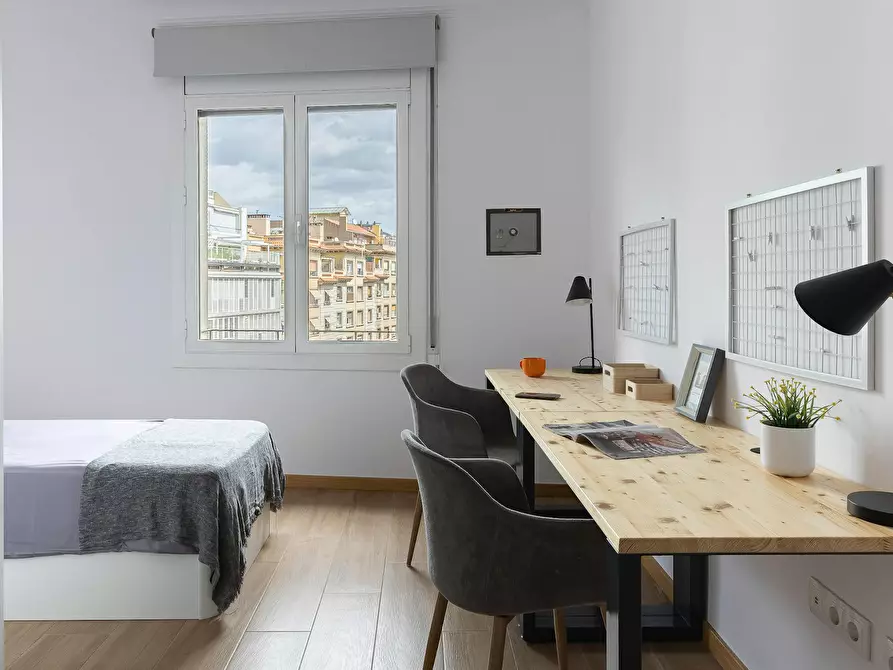 Immagine 2 di Camera condivisa in affitto  in Carrer de Balmes a Barcelona