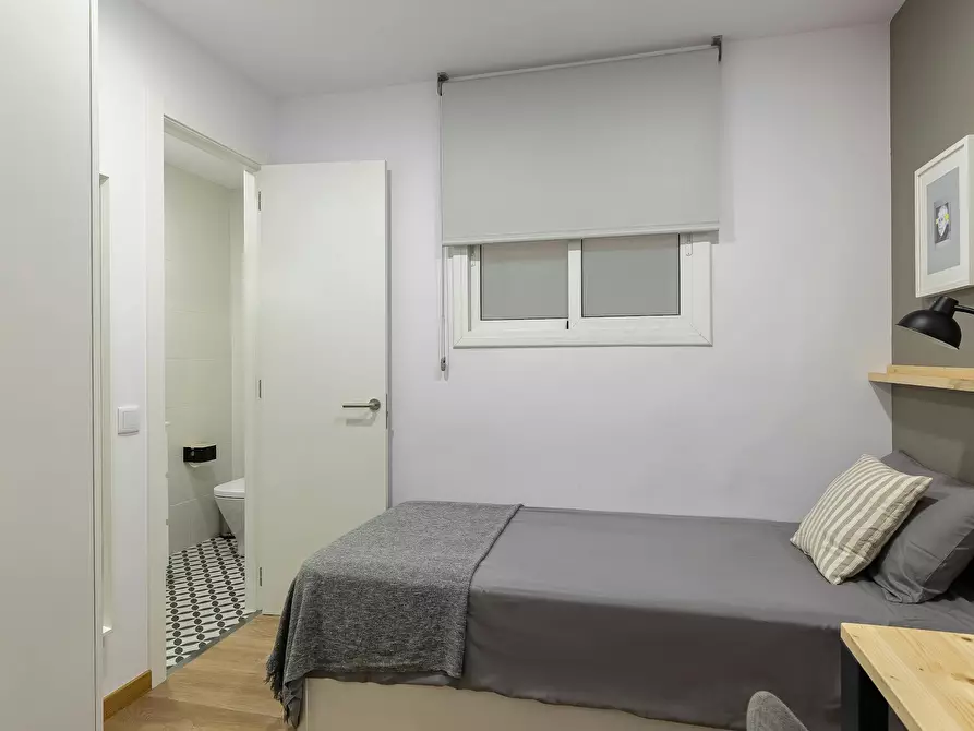 Immagine 3 di Camera in affitto  in Carrer de Balmes a Barcelona
