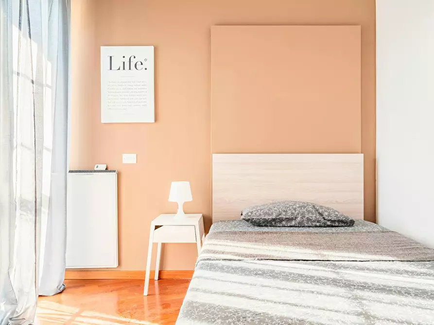 Immagine 2 di Camera in affitto  in Via Santa Rita da Cascia a Milano