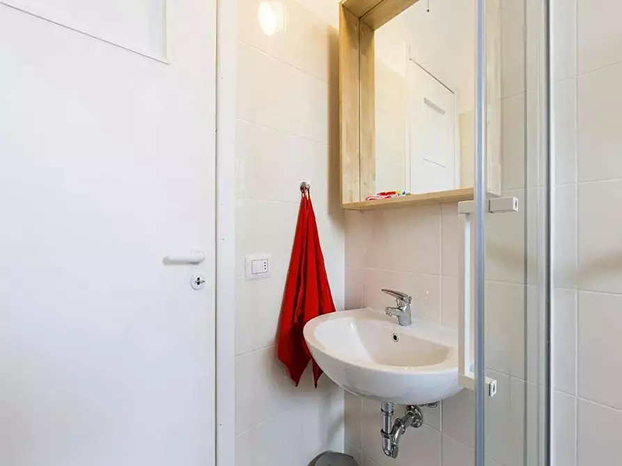 Immagine 10 di Camera in affitto  in Via dei Mandorli a Corsico