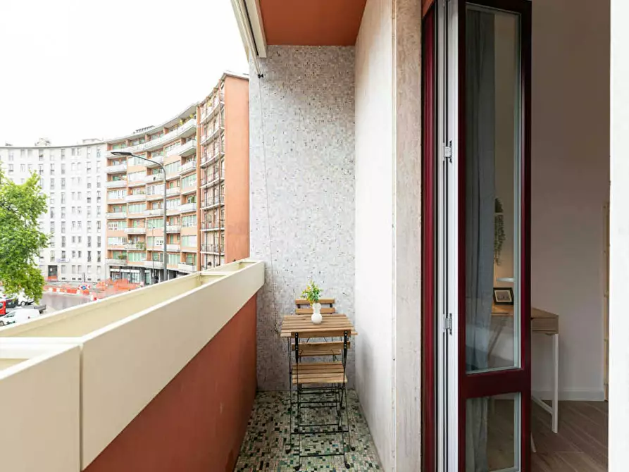 Immagine 10 di Camera in affitto  in Via Lorenteggio a Milano