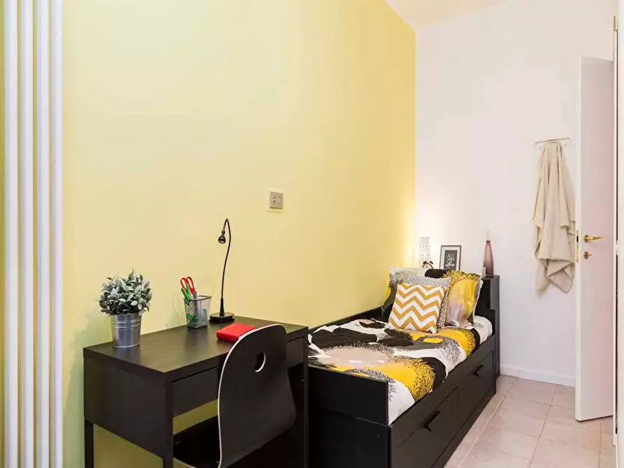 Immagine 1 di Camera in affitto  in Viale Monte Santo a Milano