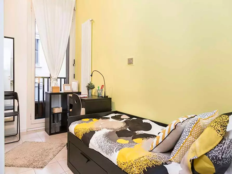 Immagine 3 di Camera in affitto  in Viale Monte Santo a Milano