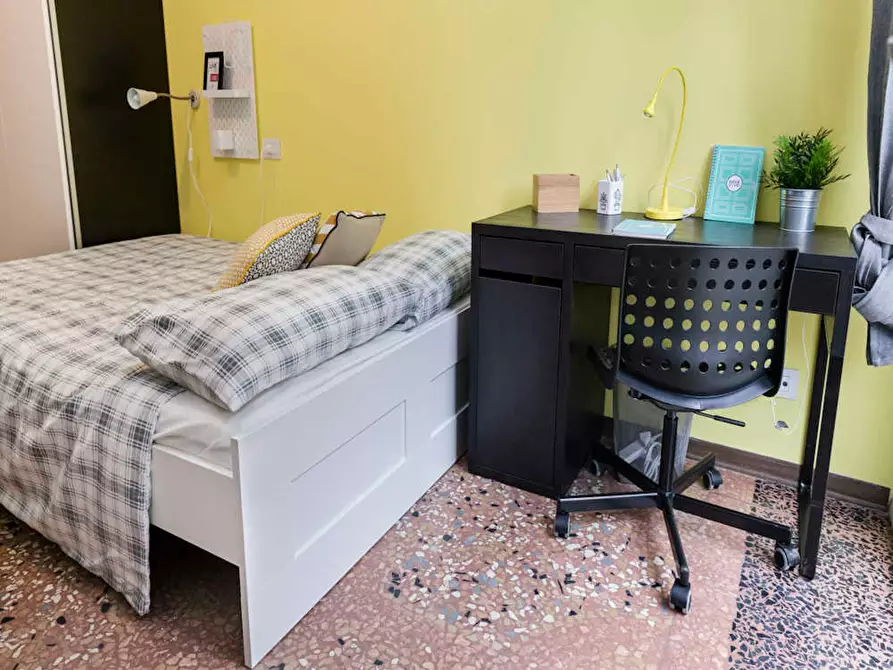 Immagine 1 di Camera in affitto  in Viale Giovanni Vicini a Bologna