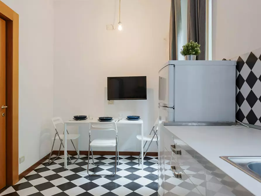 Immagine 6 di Camera in affitto  in Via Rovello a Milano