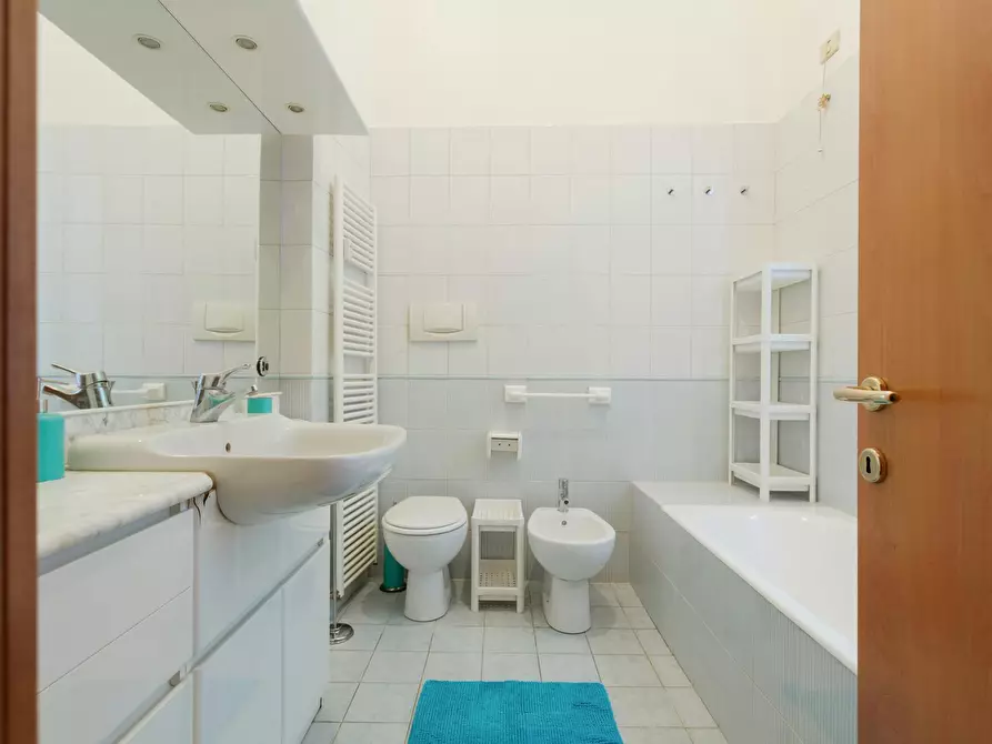 Immagine 10 di Camera in affitto  in Via Rovello a Milano