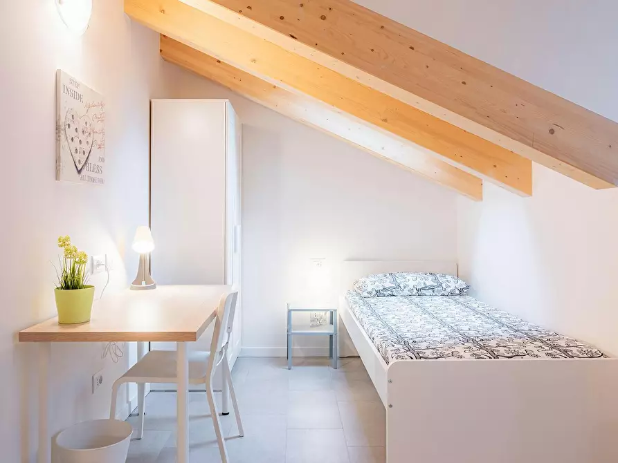 Immagine 2 di Camera condivisa in affitto  in Viale Monza a Milano