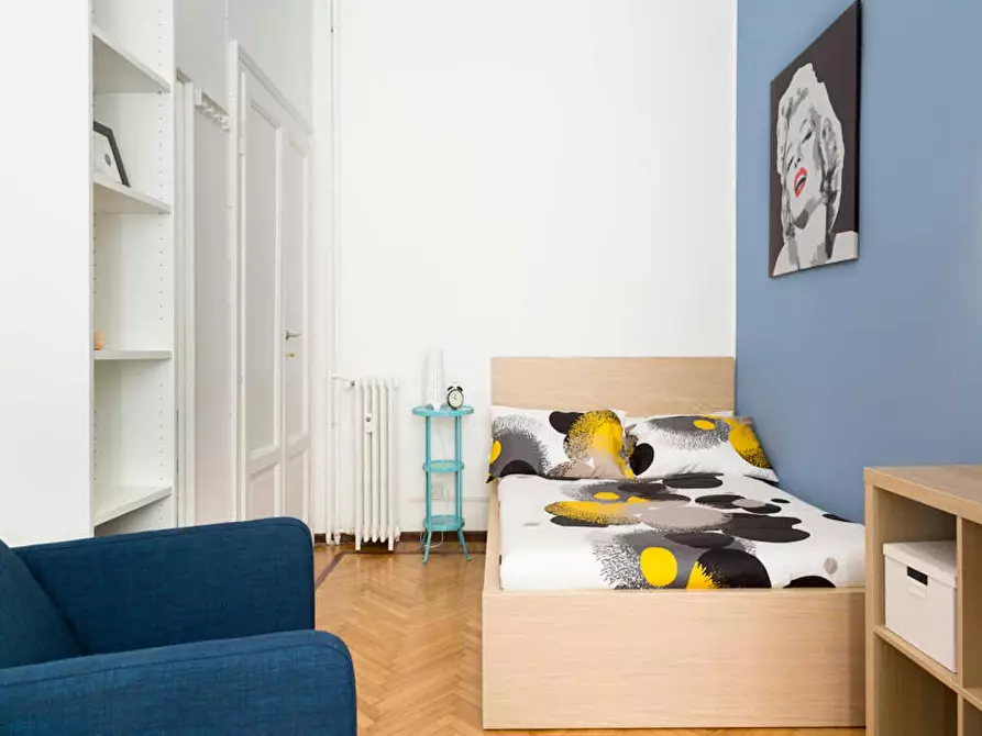 Immagine 2 di Camera in affitto  in Via Andrea Costa a Milano