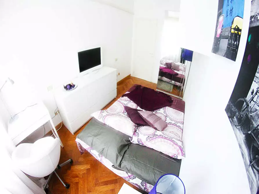 Immagine 3 di Camera in affitto  in Via Felice Casati a Milano