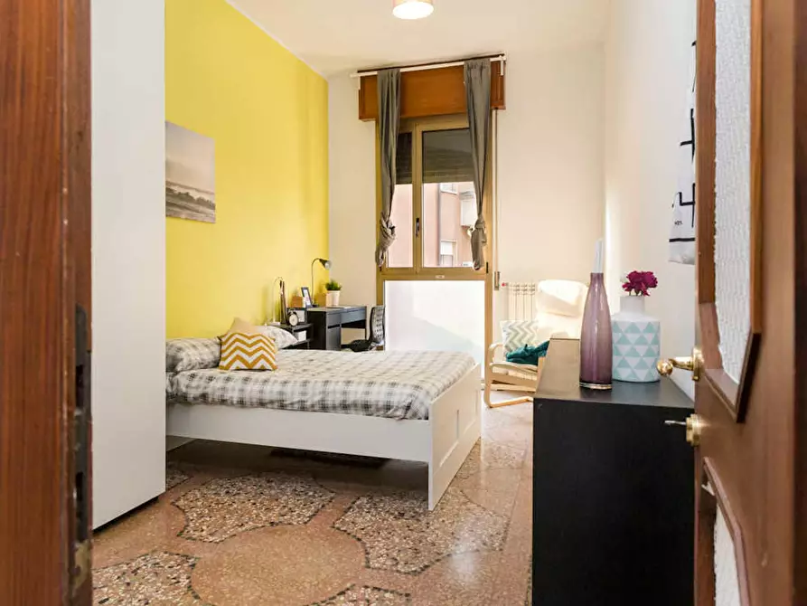 Immagine 1 di Camera in affitto  in Viale Giovanni Vicini a Bologna