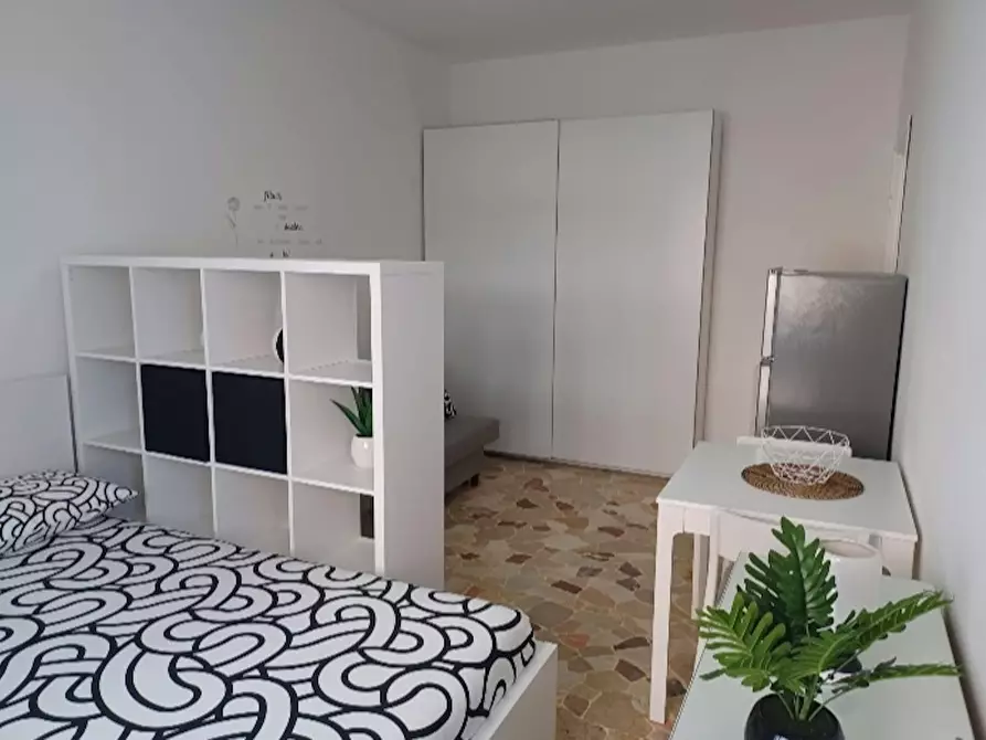 Immagine 2 di Appartamento in affitto  in Via Lorenteggio a Milano