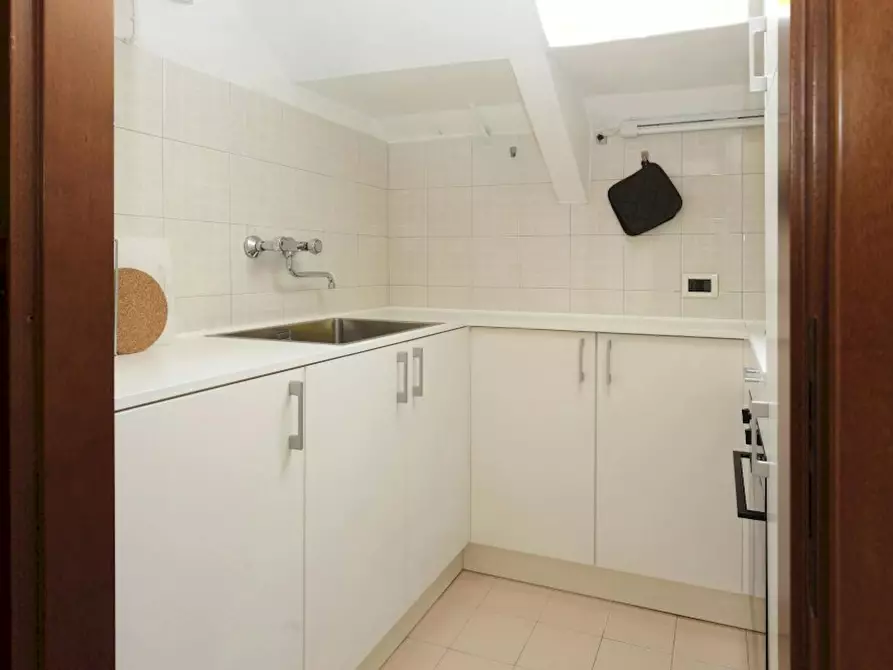 Immagine 2 di Camera in affitto  in Via Vigevano a Milano