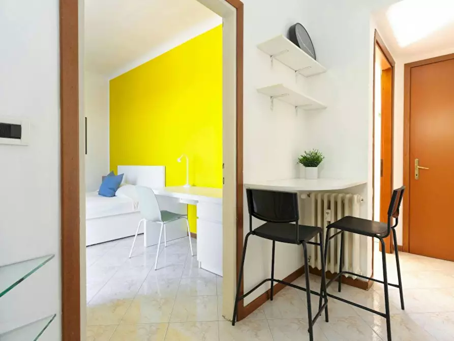 Immagine 6 di Camera in affitto  in Via Vigevano a Milano