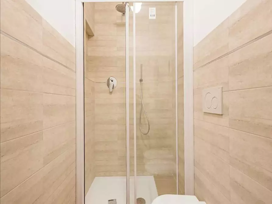 Immagine 3 di Camera in affitto  in Viale Tunisia a Milano