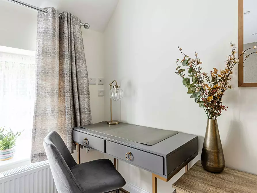 Immagine 5 di Appartamento in affitto  in Foxburrows Avenue a Guildford
