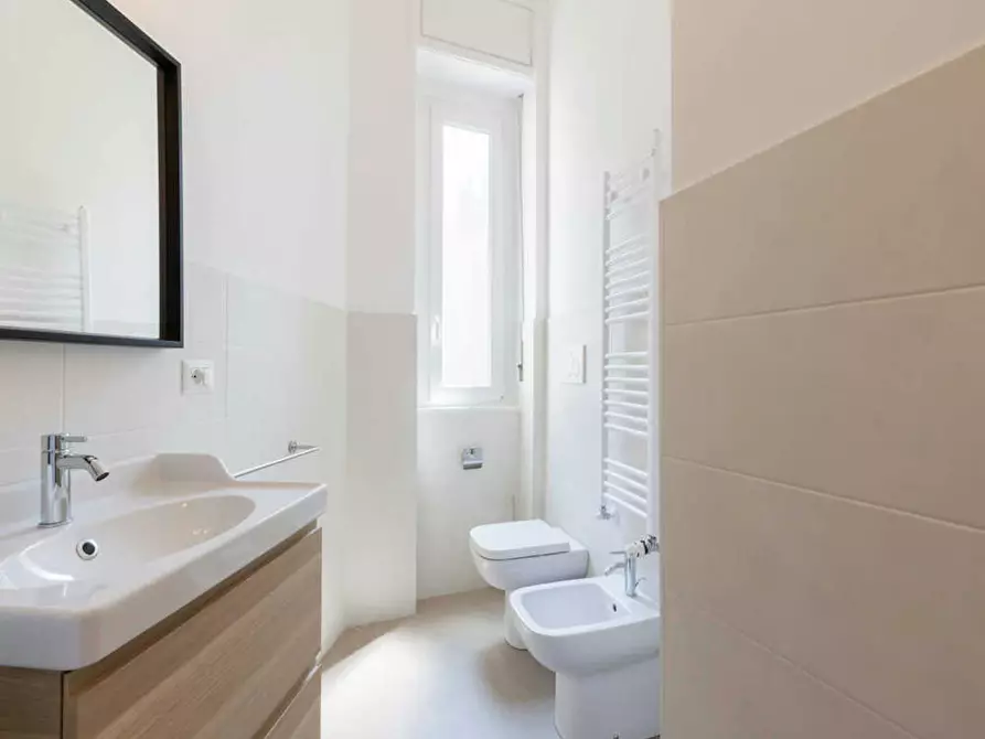 Immagine 8 di Camera in affitto  in Via della Moscova a Milano