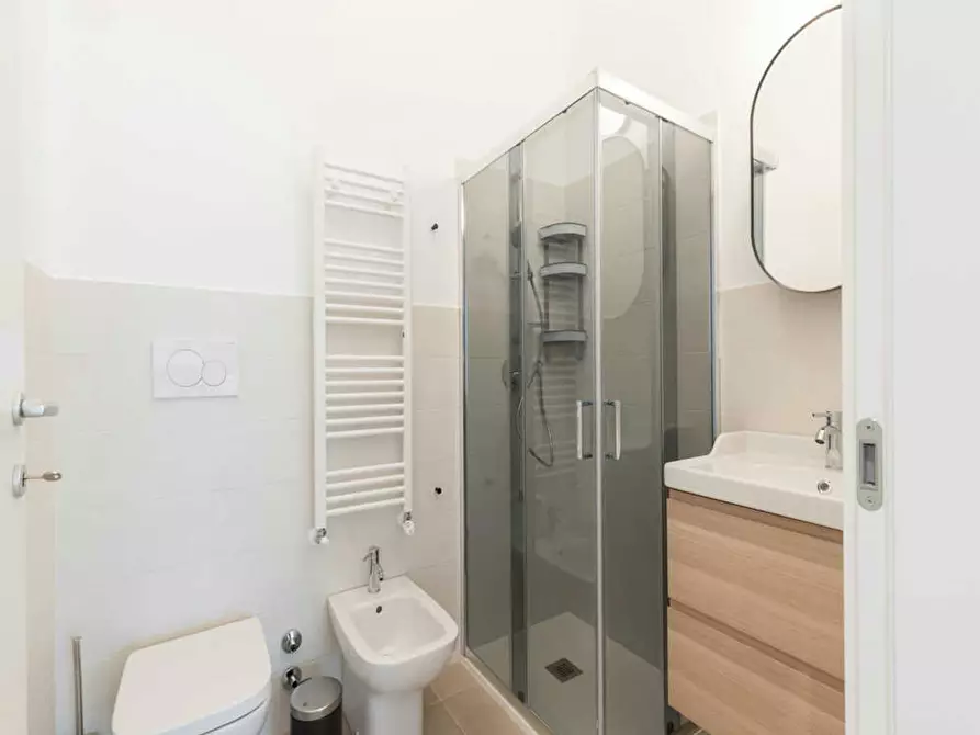 Immagine 10 di Camera in affitto  in Via della Moscova a Milano