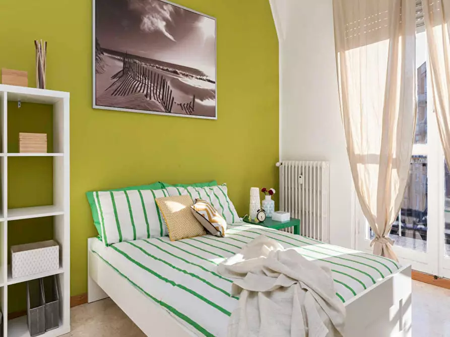 Immagine 1 di Camera in affitto  in Via delle Acacie a Buccinasco