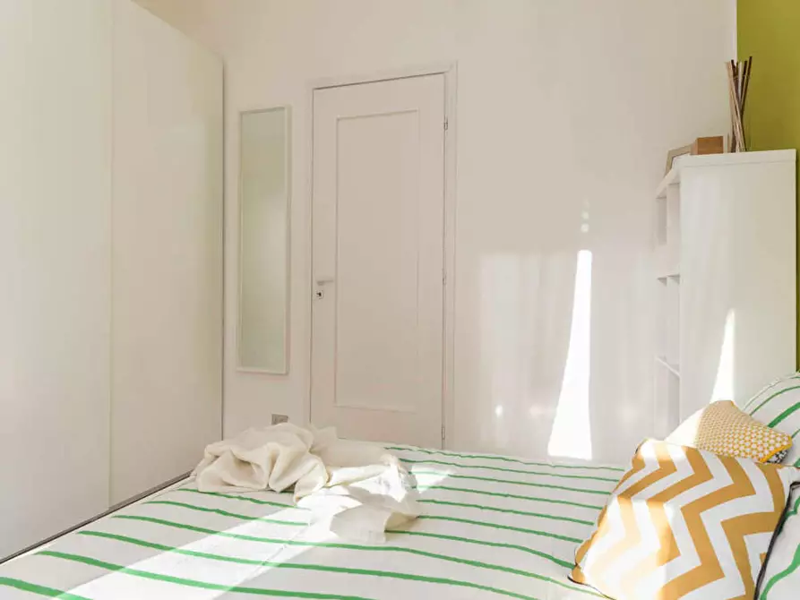 Immagine 3 di Camera in affitto  in Via delle Acacie a Buccinasco