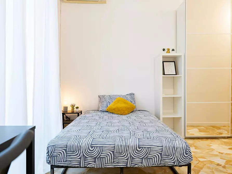 Immagine 1 di Camera in affitto  in Via Plinio a Milano