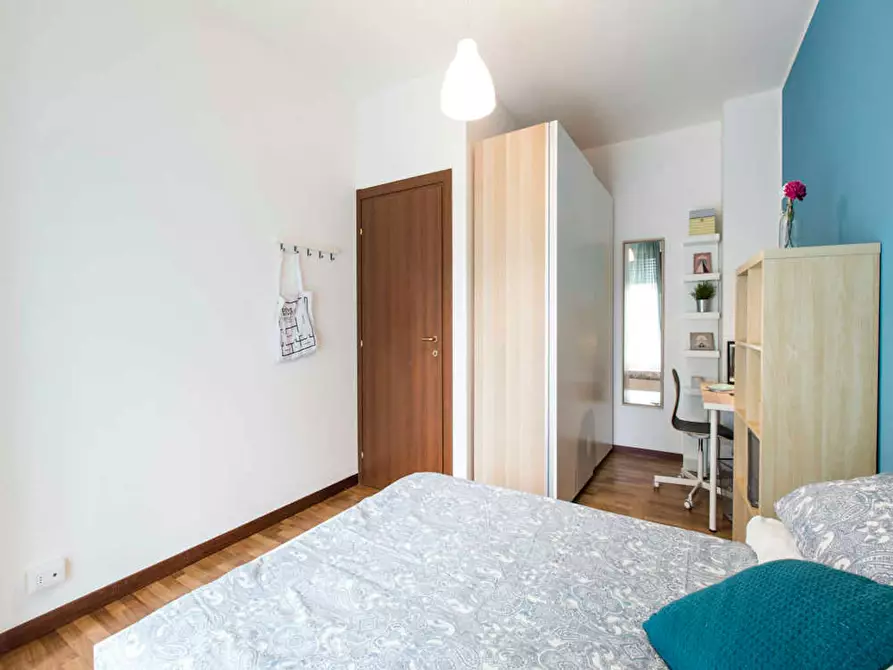 Immagine 1 di Camera in affitto  in Via Rubens a Milano