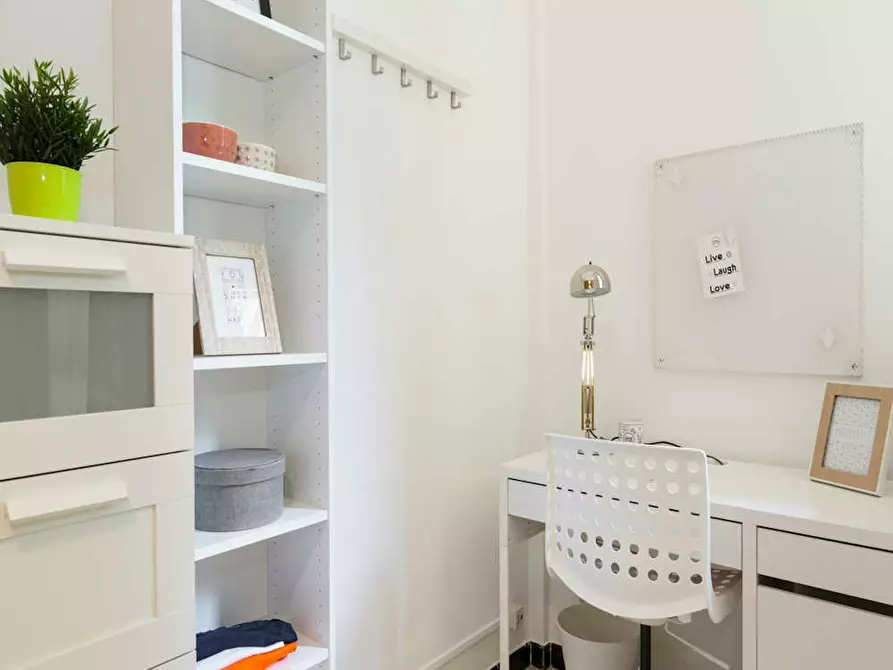 Immagine 5 di Camera in affitto  in Via Garegnano a Milano