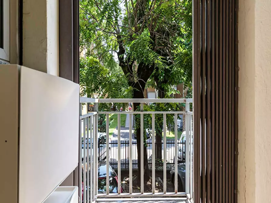 Immagine 6 di Camera in affitto  in Via Garegnano a Milano