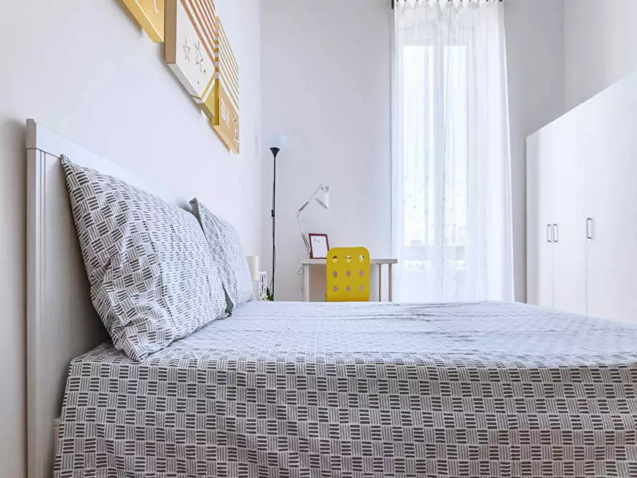 Immagine 2 di Camera in affitto  in Via Valenza a Milano