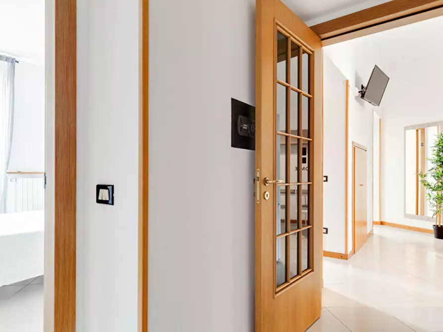 Immagine 10 di Camera in affitto  in Via Correggio a Milano