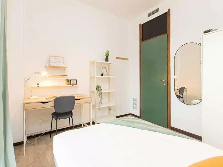 Immagine 2 di Camera in affitto  in Viale Sondrio a Milano