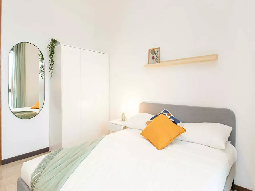 Immagine 1 di Camera in affitto  in Viale Sondrio a Milano