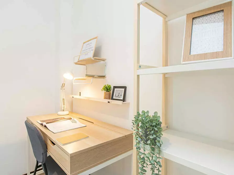 Immagine 6 di Camera in affitto  in Viale Sondrio a Milano