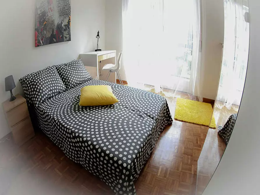 Immagine 2 di Camera in affitto  in Via dei Ciclamini a Milano