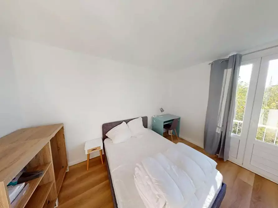 Immagine 2 di Camera in affitto  in Cours Édouard Vaillant a Bordeaux