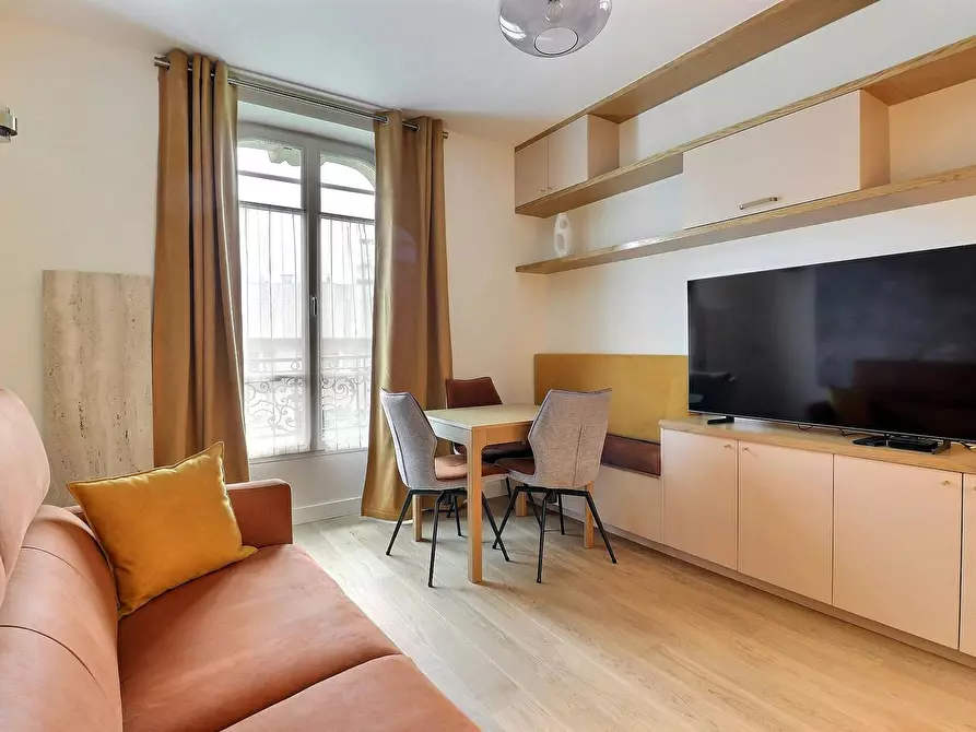 Immagine 4 di Appartamento in affitto  in Place Nattier a Paris 18
