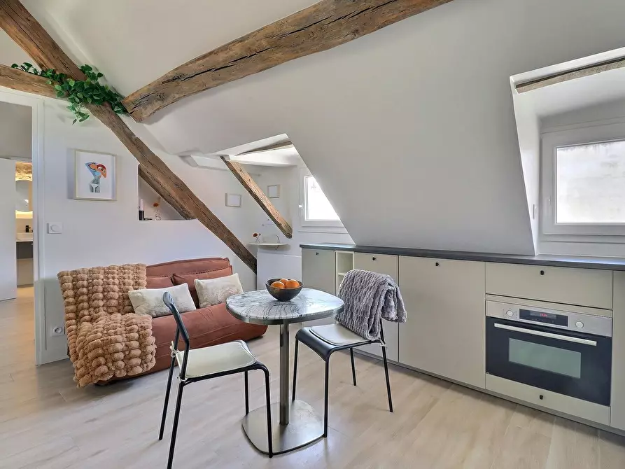 Immagine 1 di Appartamento in affitto  in Rue Paul Lelong a Paris