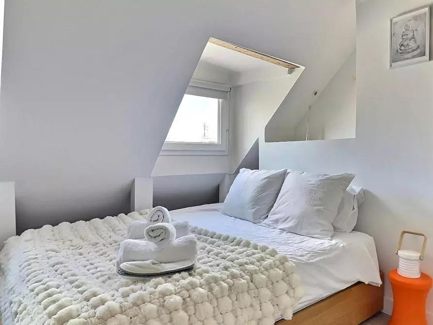 Immagine 10 di Appartamento in affitto  in Rue Paul Lelong a Paris