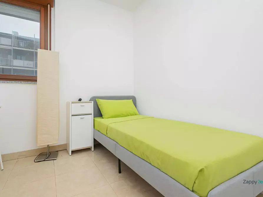 Immagine 1 di Camera in affitto  in Via Jan Palach a Milano