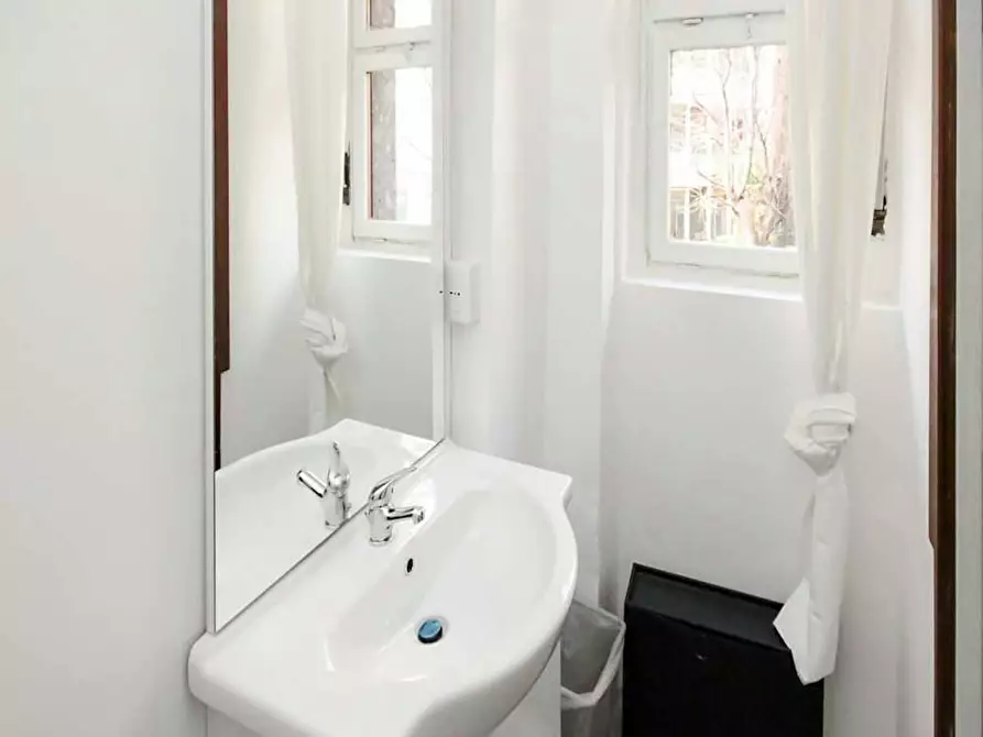 Immagine 5 di Camera in affitto  in Largo Cavalieri di Malta a Milano