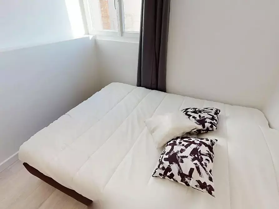Immagine 3 di Camera in affitto  in Rue Francis de Pressensé a Villeurbanne