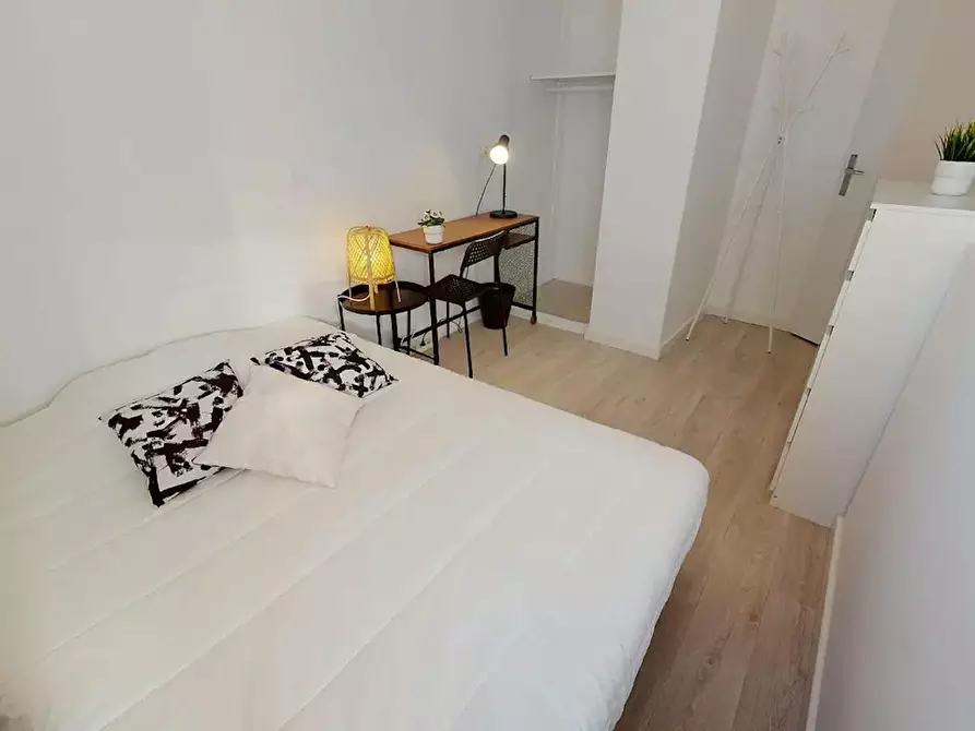 Immagine 1 di Camera in affitto  in Rue Francis de Pressensé a Villeurbanne