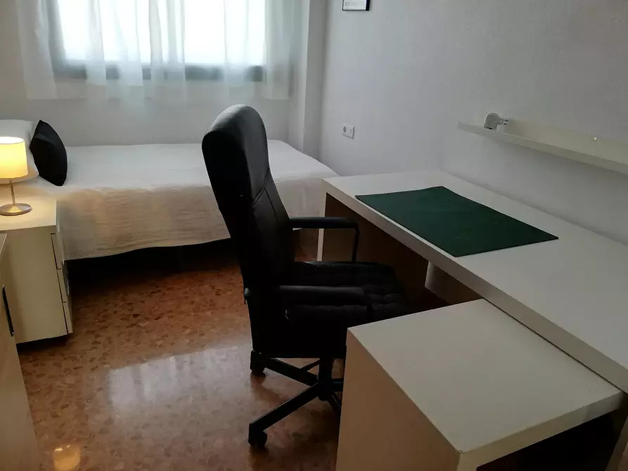 Immagine 1 di Camera in affitto  in Carrer Riu Jalón a Valencia